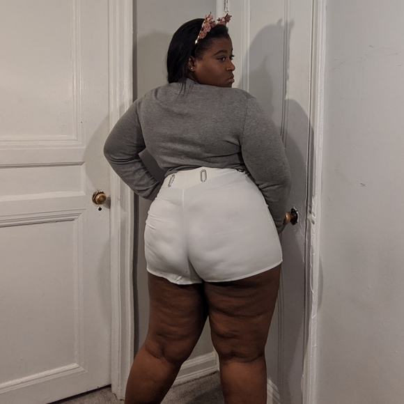 Woven Ivory Shorts - Picture 2 of 2